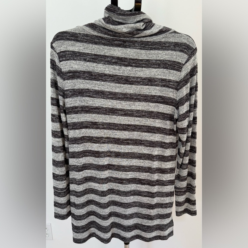 Olive & Oak | Lidy Cowl Neck Hi-Low Knit Top Gray Striped | Size Medium - Picture 3 of 5